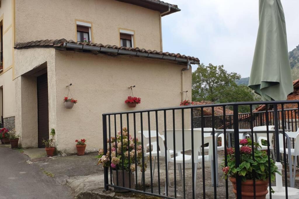 Casa Del Cuetu. Traditional Village House In Asturias Mere Eksteriør bilde